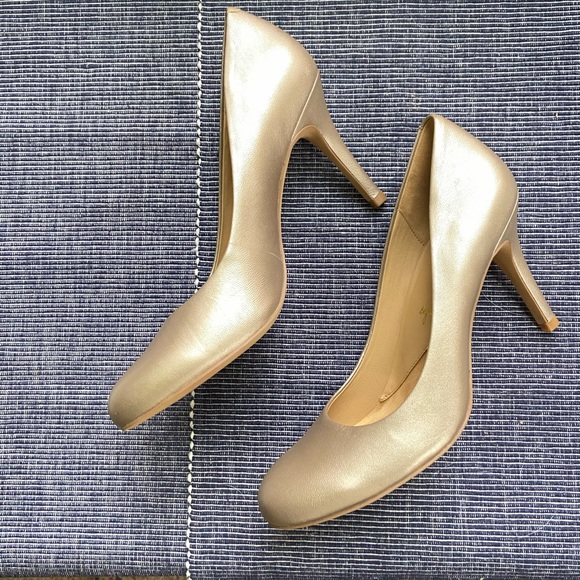 Gigi size 9 gold pumps new without tags - Picture 9 of 10